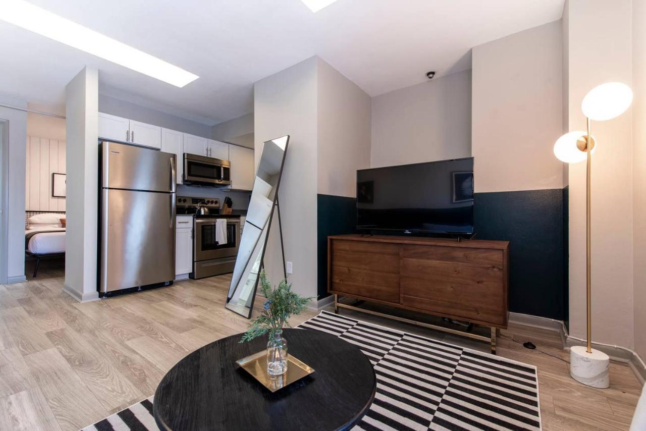 Abode Vue At 3Rd Downtown Loft Style Suite + Sleeper Sofa Louisville Esterno foto