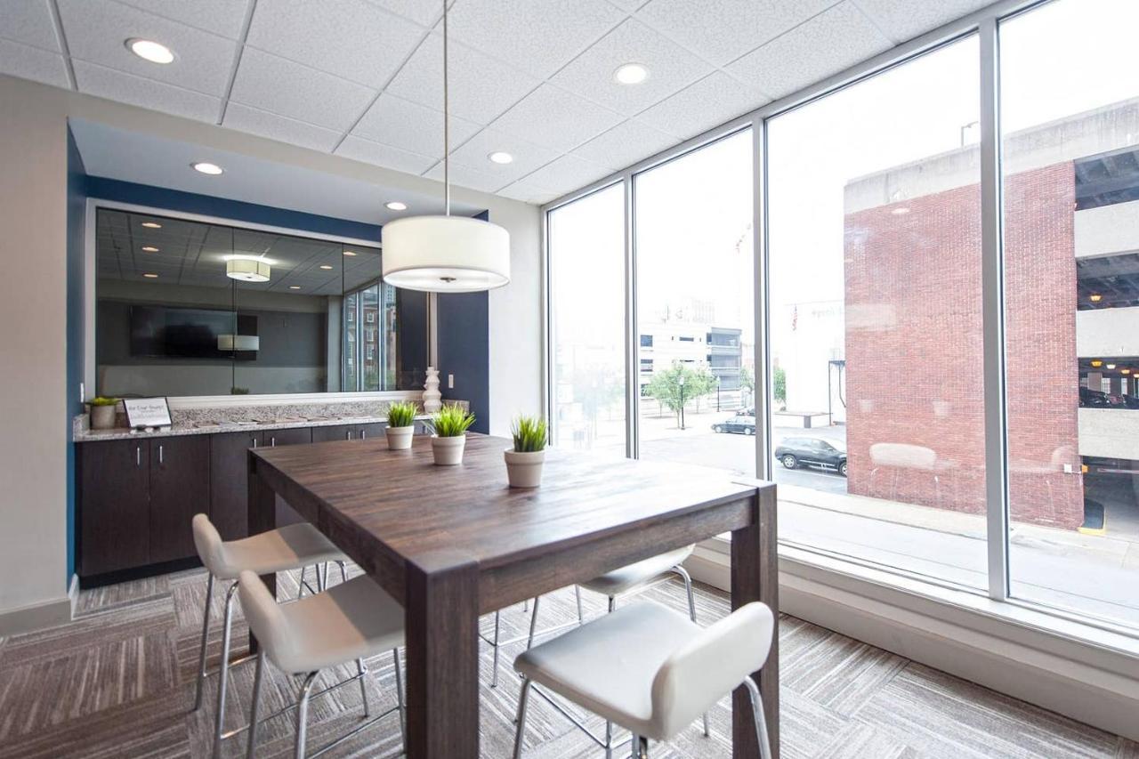 Abode Vue At 3Rd Downtown Loft Style Suite + Sleeper Sofa Louisville Esterno foto